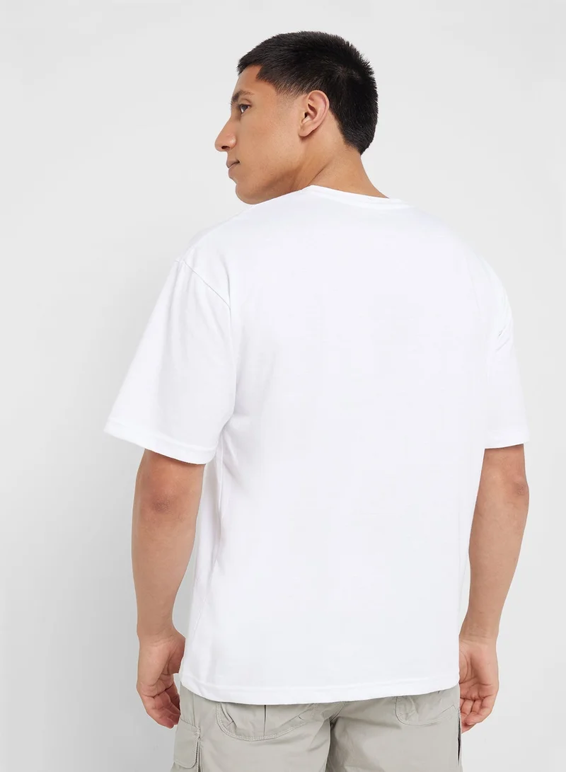 سفنتي فايف تيشيرت بطباعة جرافيك واسع